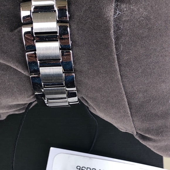 Bulova 96R243 Women’s Stainless Steel Diamond Accent Watch 32mm NWT - Picture 11 of 13